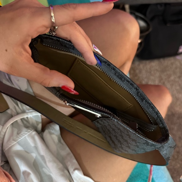 Micheal Kors waist purse - Picture 4 of 4